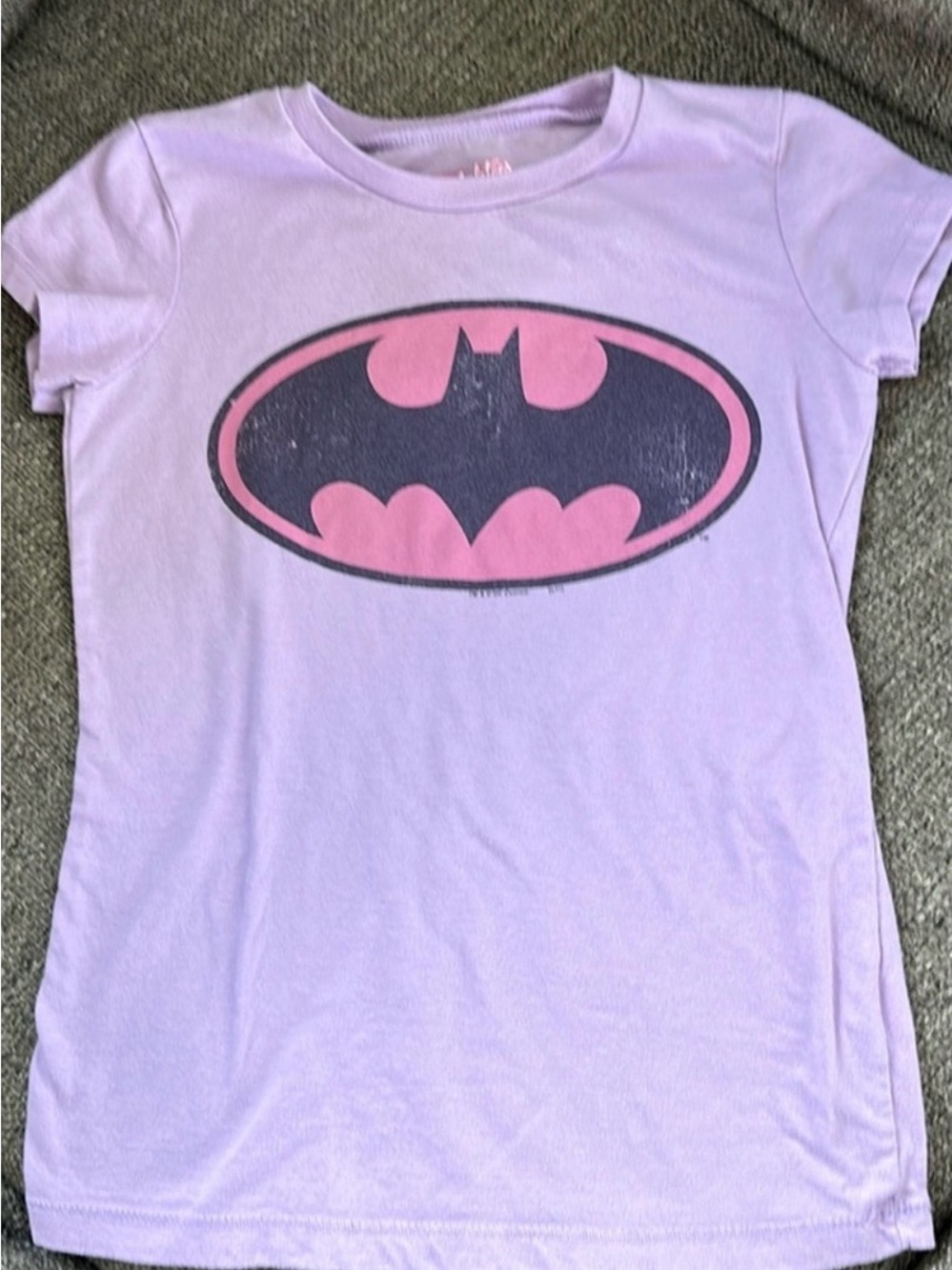 Batman Collectabilitees Purple Pink Distressed Graphic Logo T-Shirt Size Medium